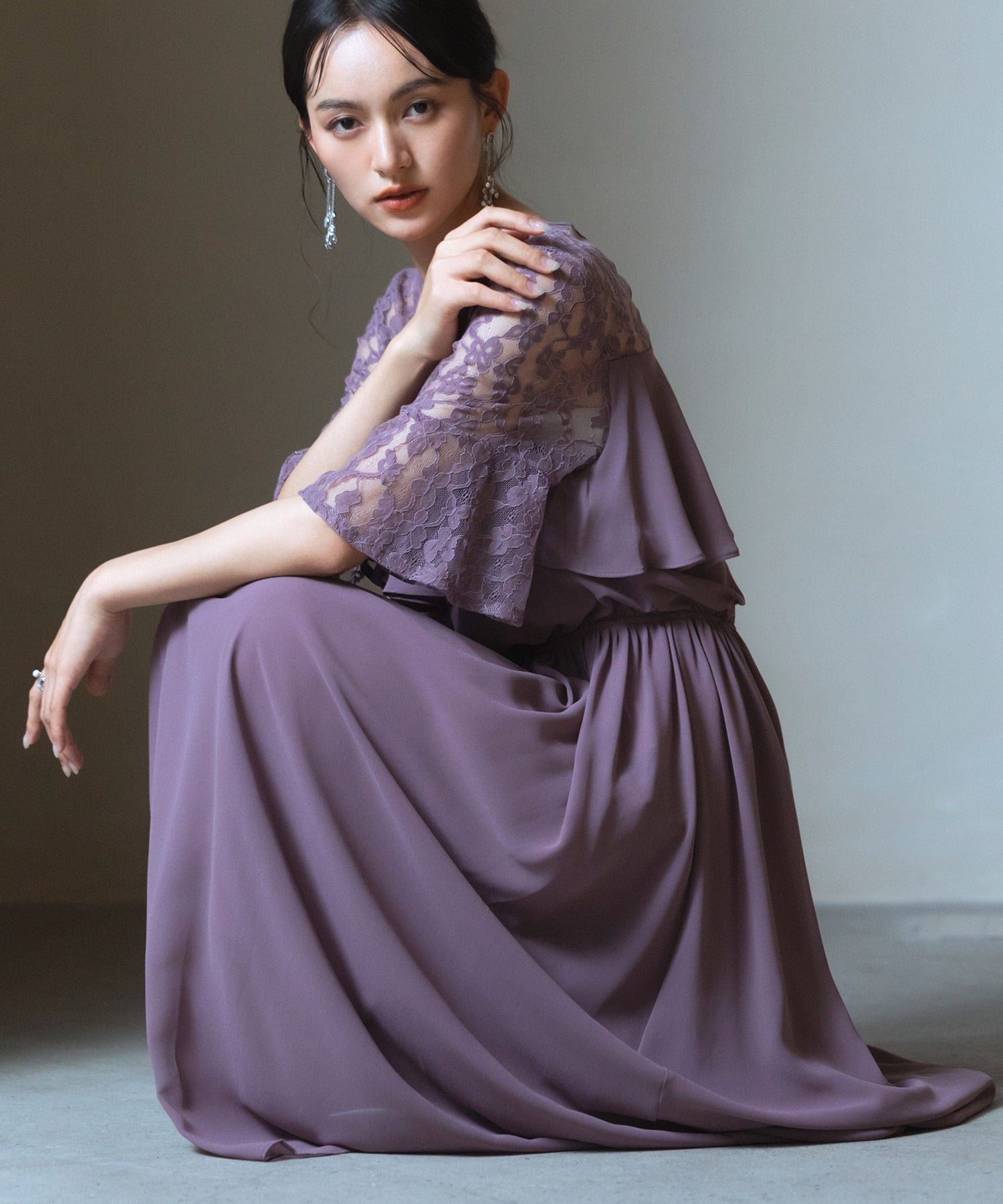 胸元フリルのレースドレス・結婚式ワンピース・お呼ばれパーティードレスcy88202