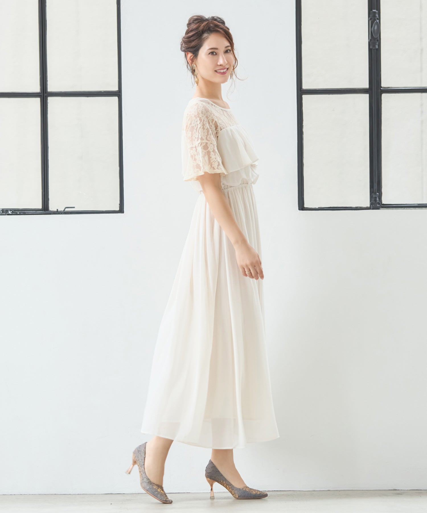 胸元フリルのレースドレス・結婚式ワンピース・お呼ばれパーティードレスcy88202
