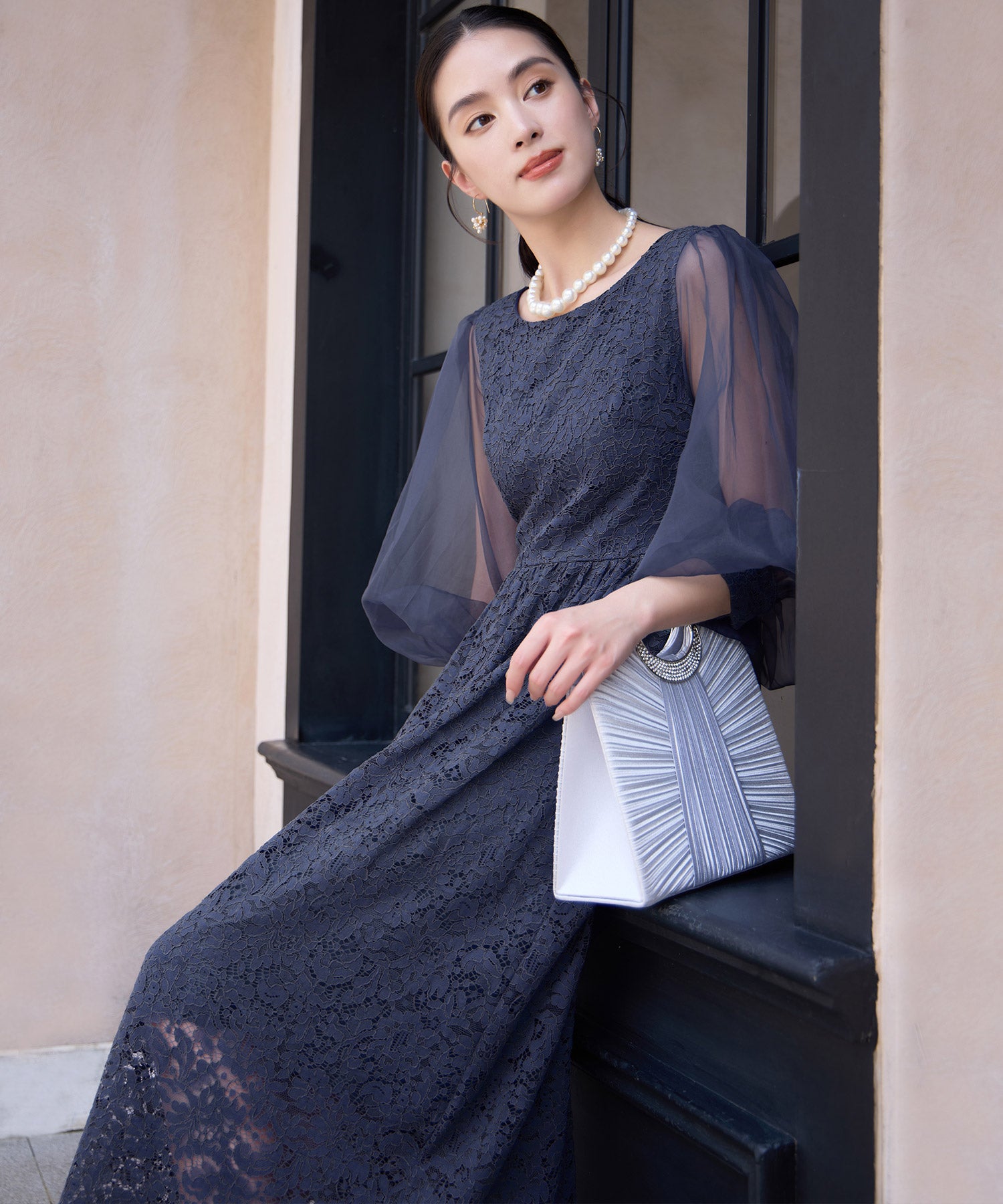 レースとシアー素材を切り替えた大人ドレスワンピースcy88620 チャコールグレー