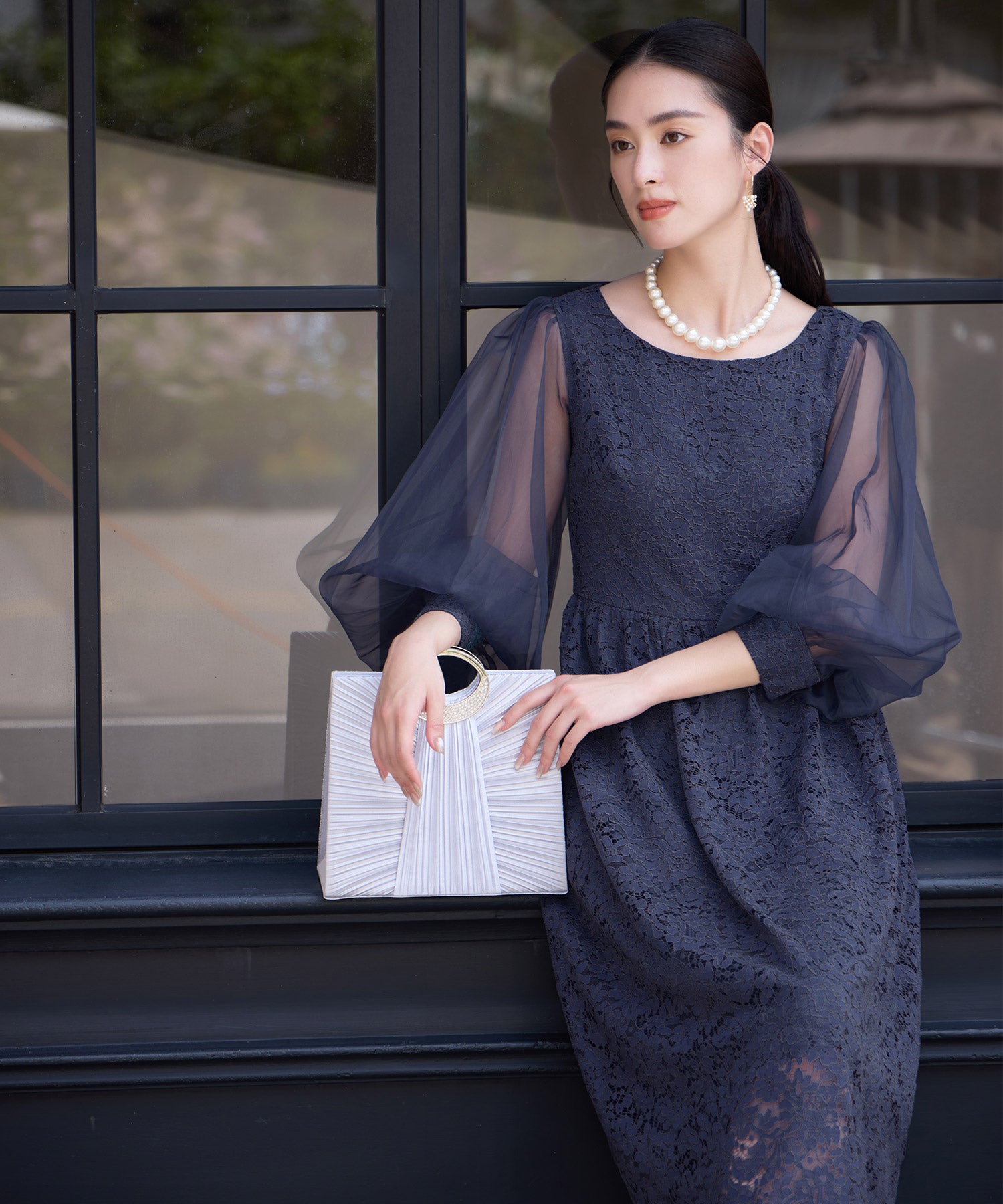 レースとシアー素材を切り替えた大人ドレスワンピースcy88620 チャコールグレー