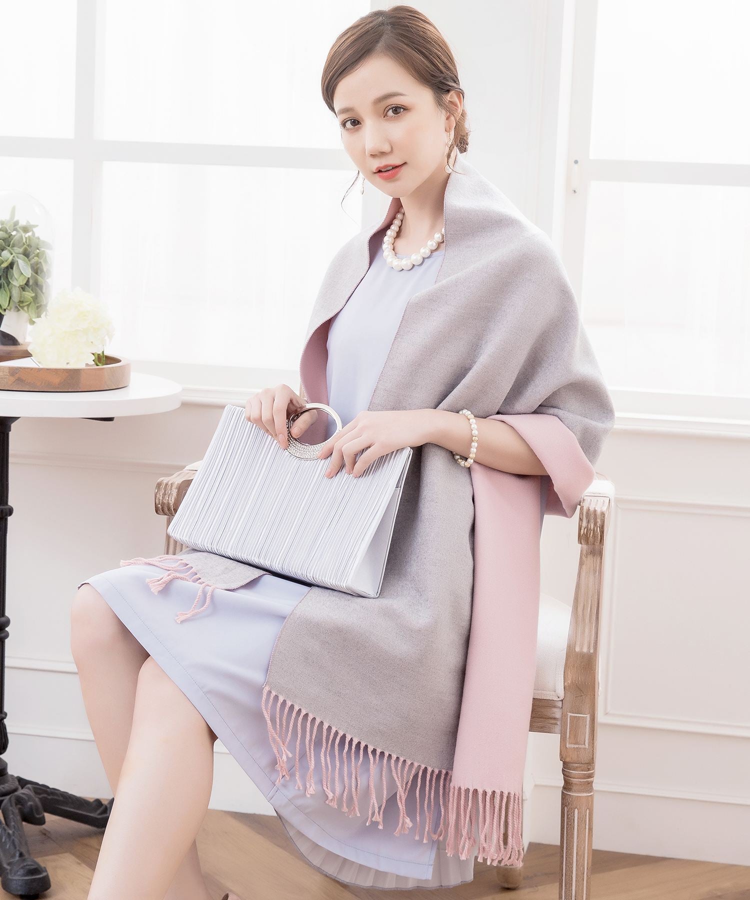 【結婚式・お呼ばれに使えるパーティーバッグ】ビジューラディアルサテンプリーツパーティークラッチバッグcyb5513