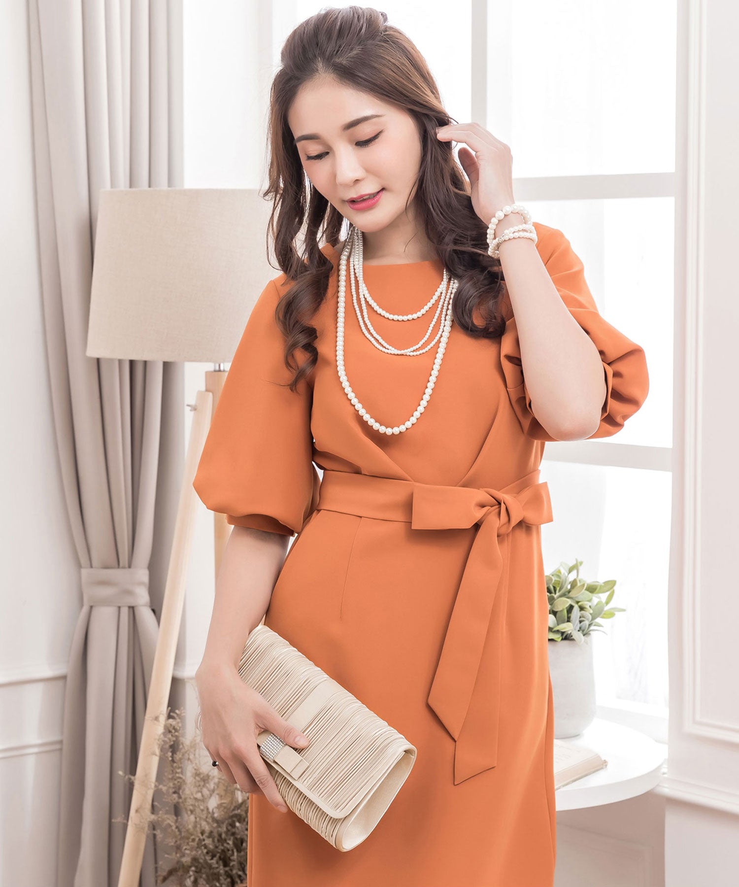 【結婚式・お呼ばれに使えるパーティーバッグ】ビジューラディアルサテンプリーツクラッチバッグcyb5528