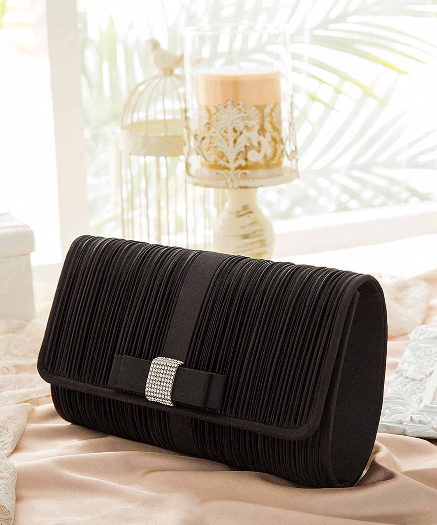 【結婚式・お呼ばれに使えるパーティーバッグ】ビジューラディアルサテンプリーツクラッチバッグcyb5528