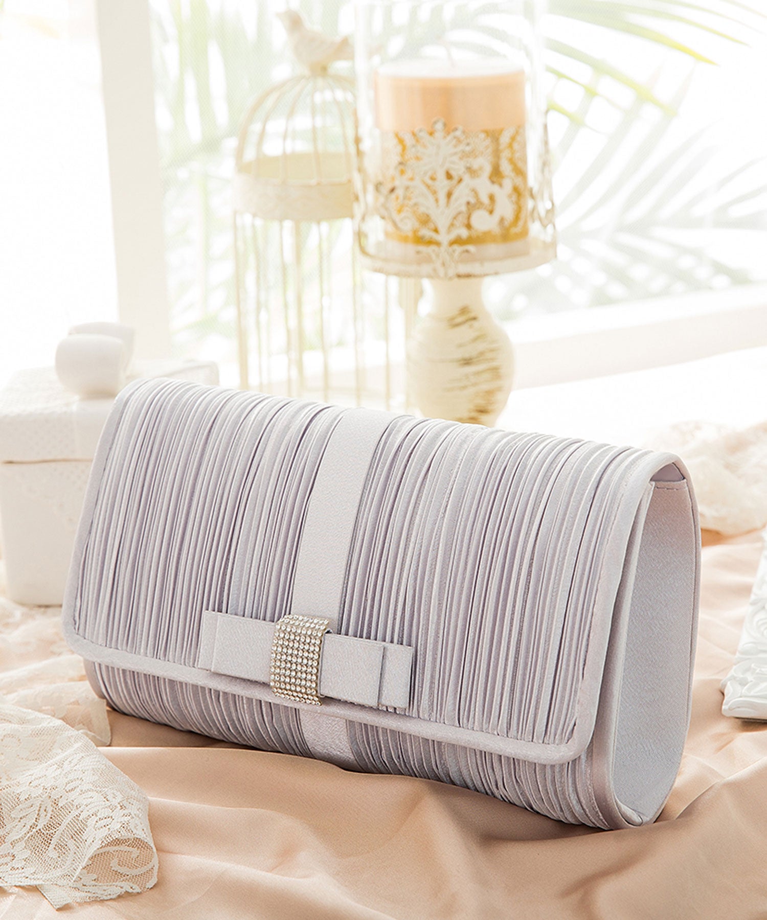 【結婚式・お呼ばれに使えるパーティーバッグ】ビジューラディアルサテンプリーツクラッチバッグcyb5528