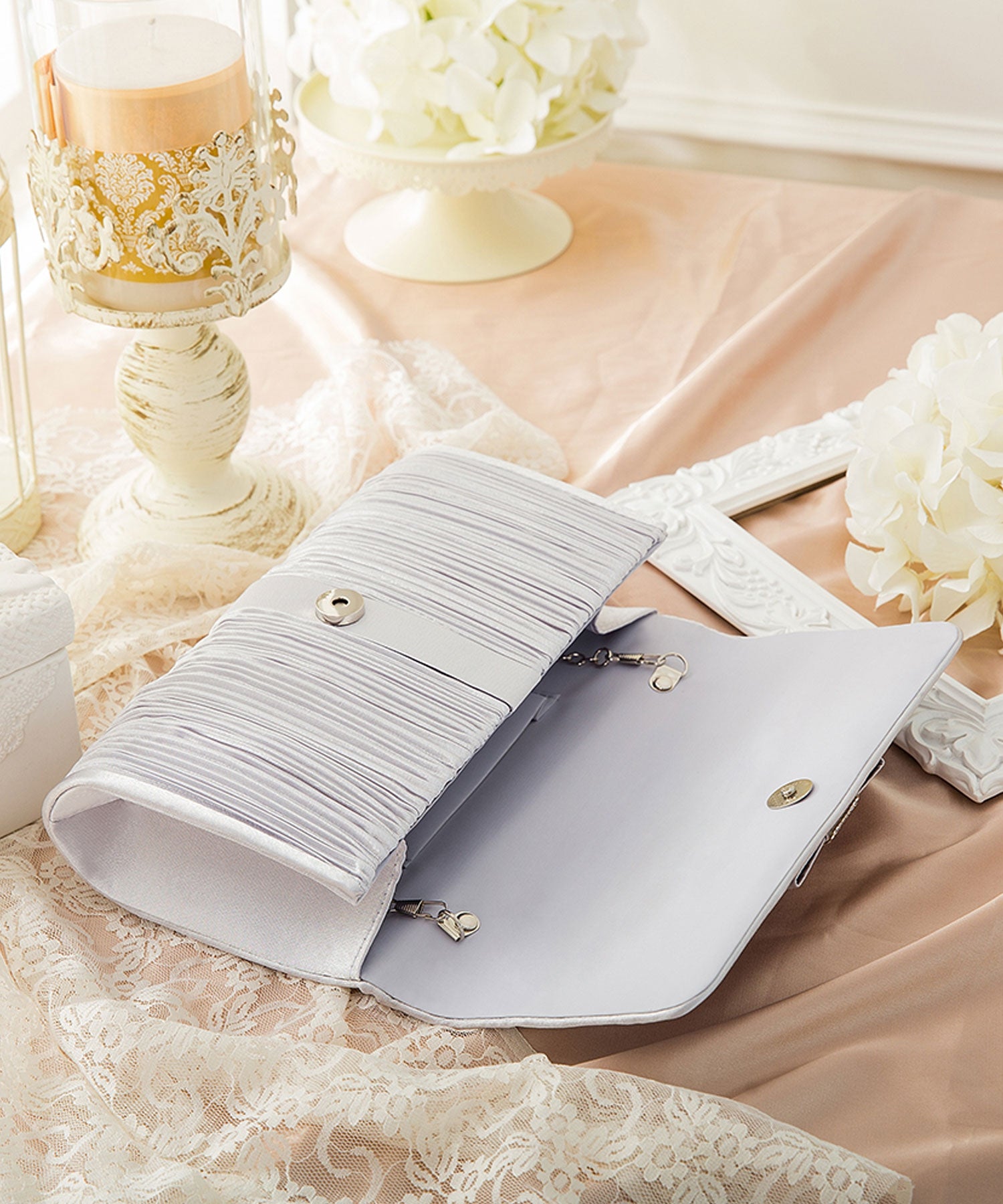 【結婚式・お呼ばれに使えるパーティーバッグ】ビジューラディアルサテンプリーツクラッチバッグcyb5528