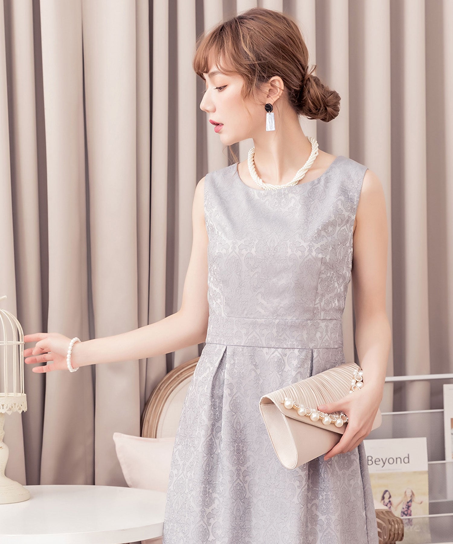 【結婚式・お呼ばれ対応パーティーバッグ】プリーツパールビジューレター型クラッチバッグcyb5532