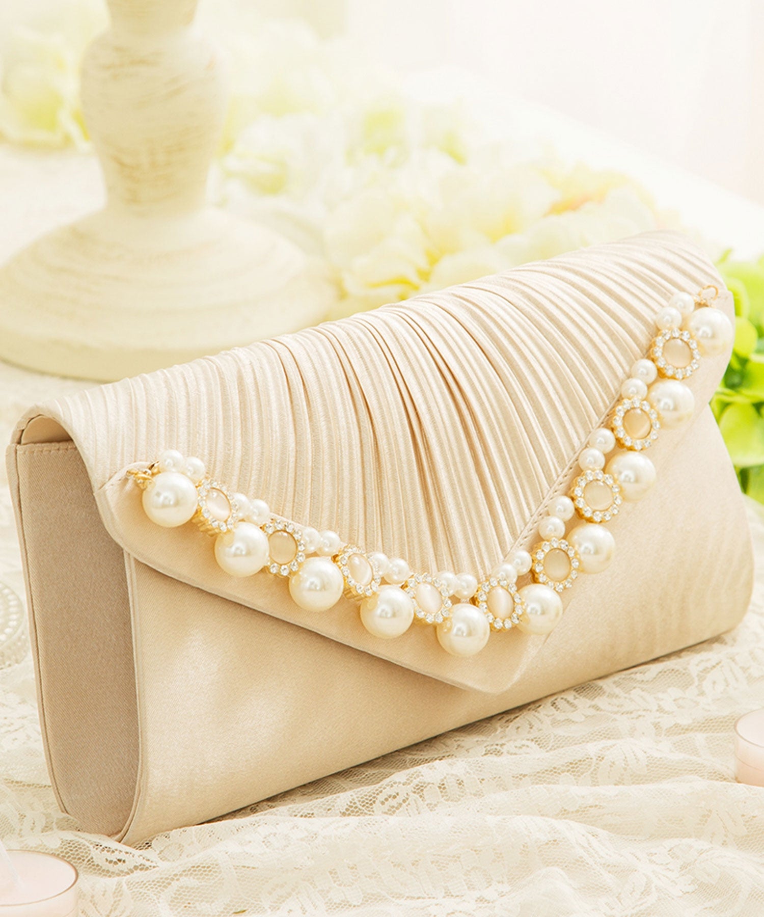 【結婚式・お呼ばれ対応パーティーバッグ】プリーツパールビジューレター型クラッチバッグcyb5532