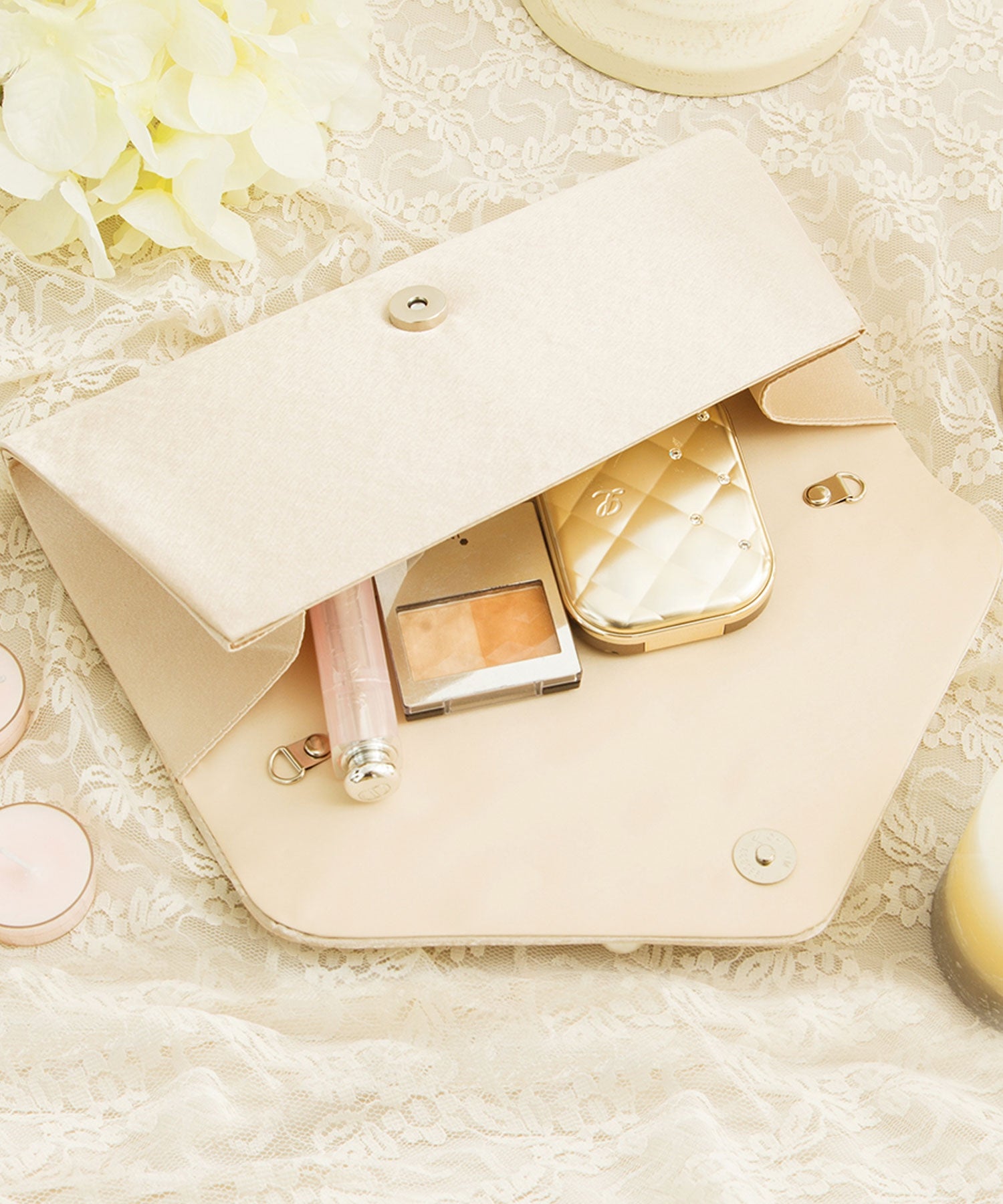 【結婚式・お呼ばれ対応パーティーバッグ】プリーツパールビジューレター型クラッチバッグcyb5532