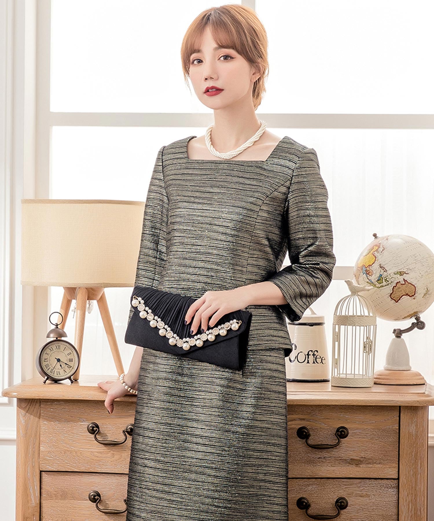 【結婚式・お呼ばれ対応パーティーバッグ】プリーツパールビジューレター型クラッチバッグcyb5532