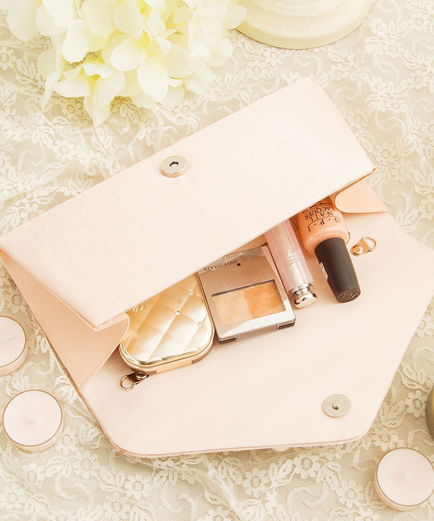 【結婚式・お呼ばれ対応パーティーバッグ】プリーツパールビジューレター型クラッチバッグcyb5532