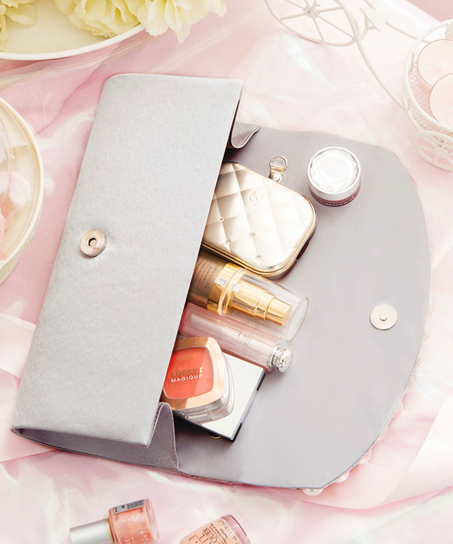 【結婚式・お呼ばれに使えるパーティーバッグ】パールビジューラディアルサテンクラッチバッグcyb5559