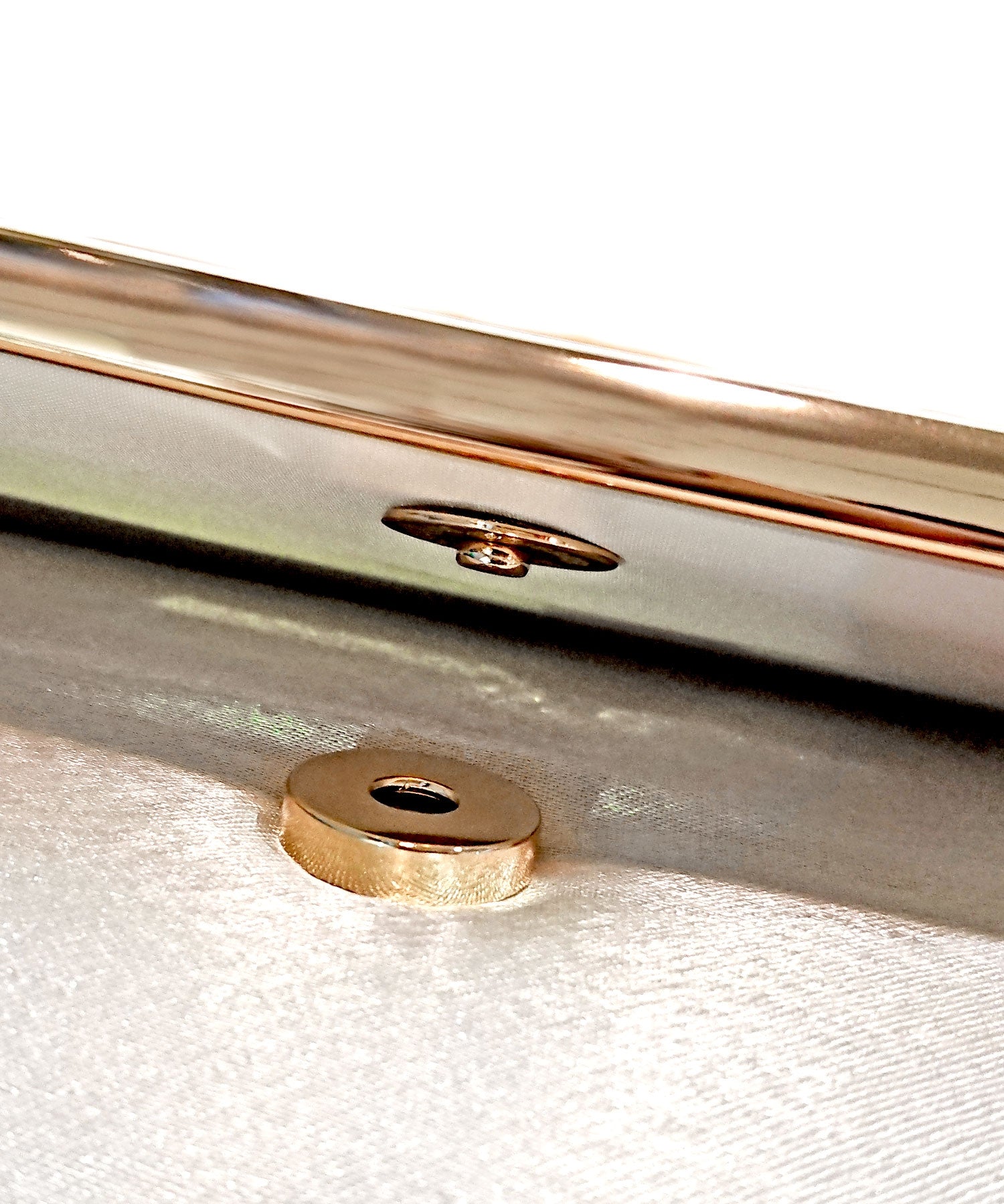 【結婚式・お呼ばれに使えるパーティーバッグ】レース&メタルフレームクラッチバッグcyb5573