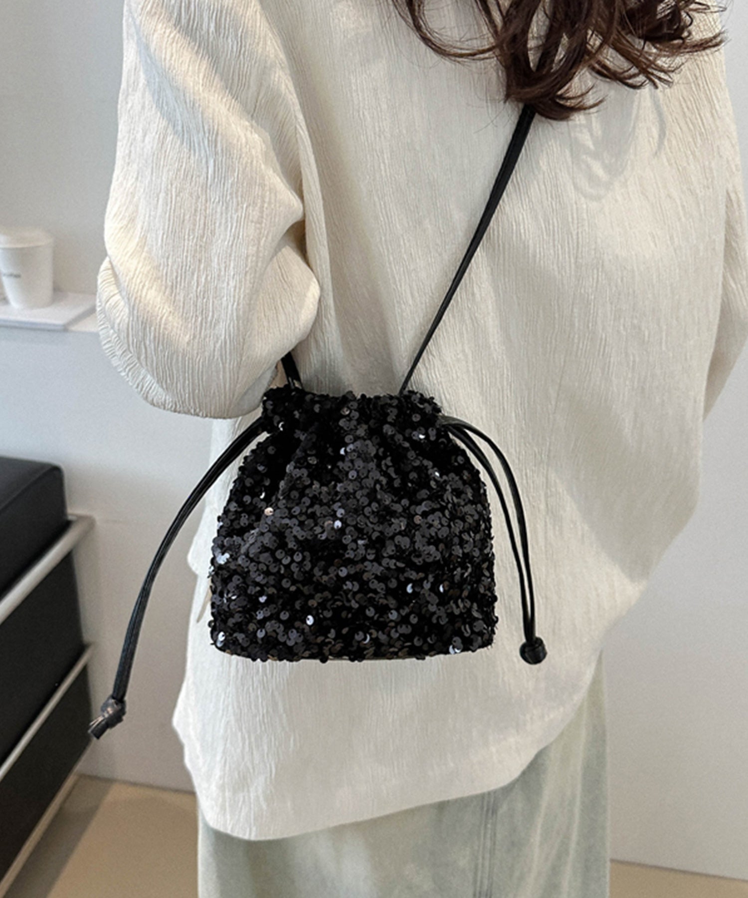 キラキラ輝くスパンコール巾着バッグdsb0012 ブラック