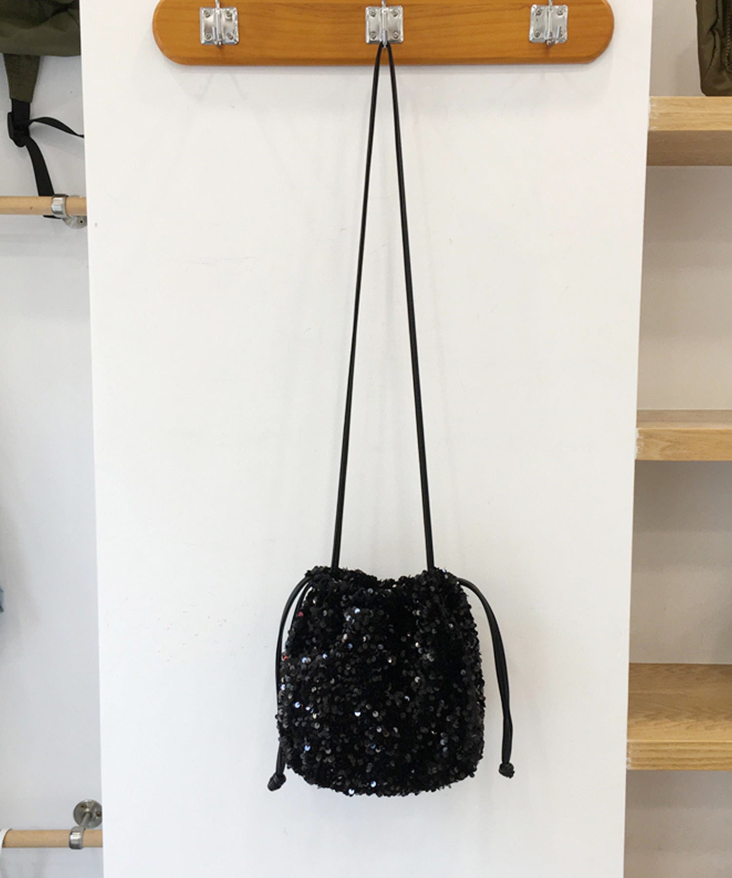 キラキラ輝くスパンコール巾着バッグdsb0012 ブラック