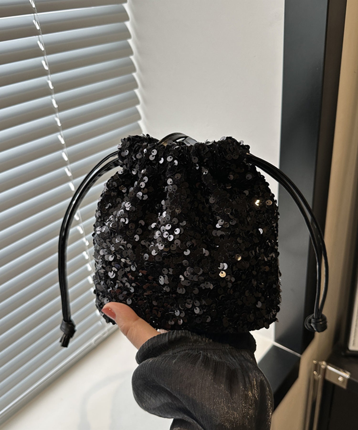 キラキラ輝くスパンコール巾着バッグdsb0012 ブラック