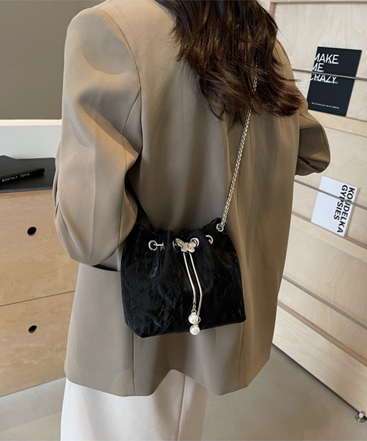 蝶チャームが映えるバッグ 結婚式dsb0018 ブラック – [公式]DRESS+