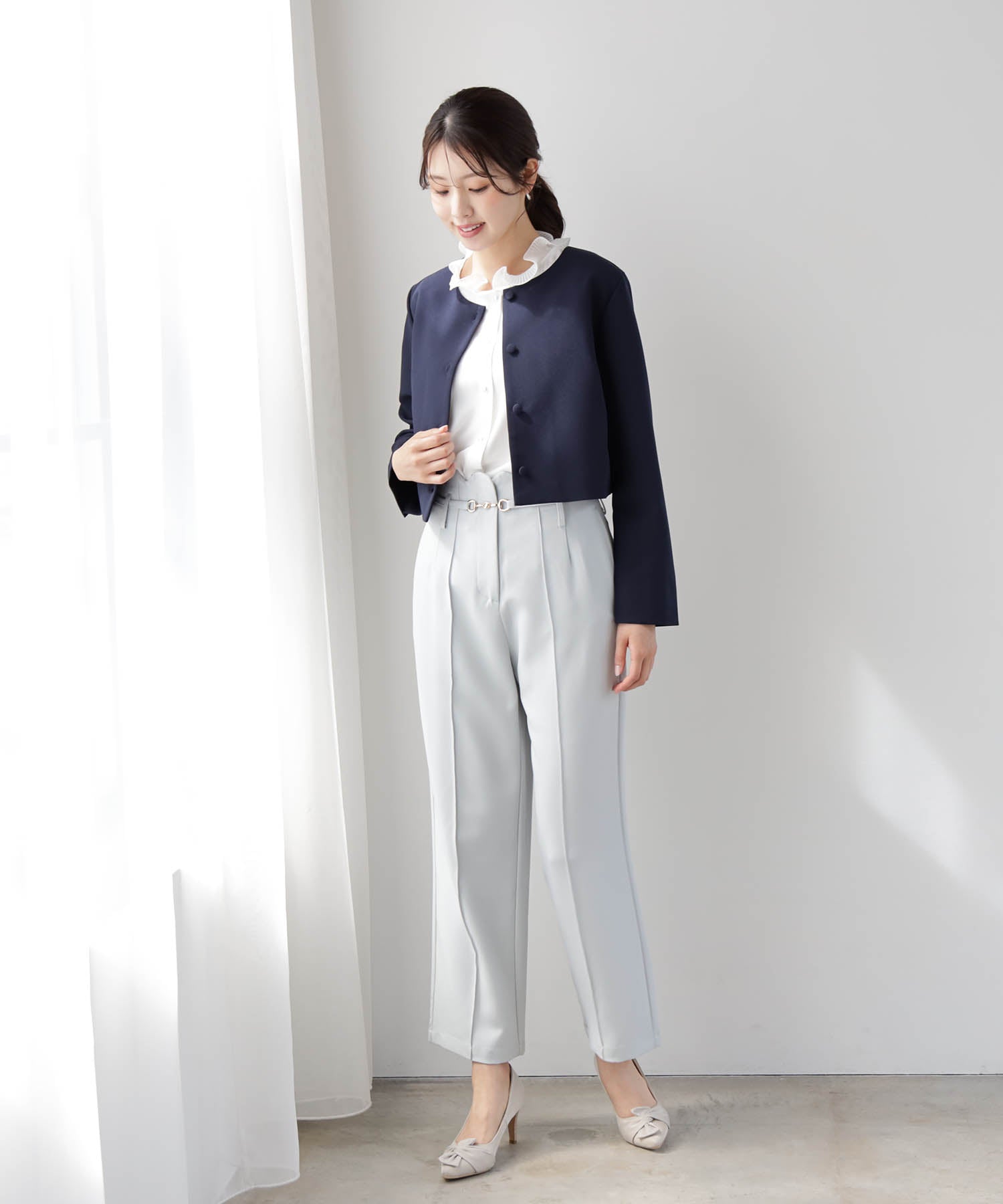 喪服にも使えるノーカラージャケット
dsy0140 ネイビー