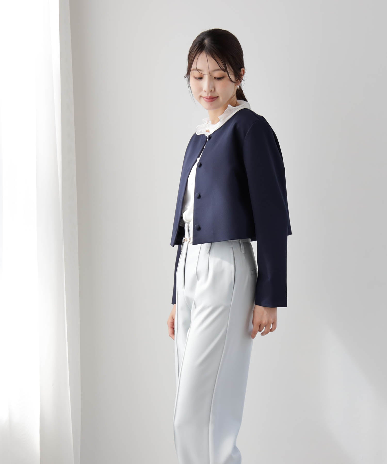 喪服にも使えるノーカラージャケット
dsy0140 ネイビー