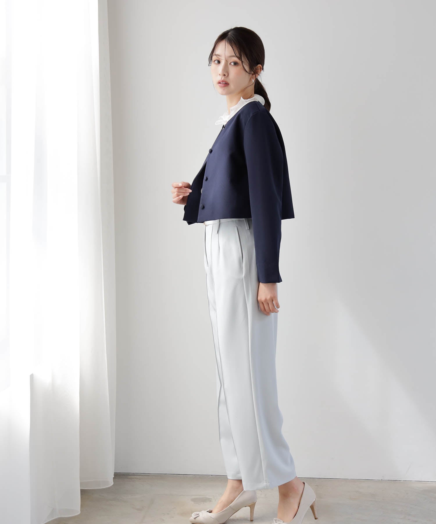 喪服にも使えるノーカラージャケット
dsy0140 ネイビー