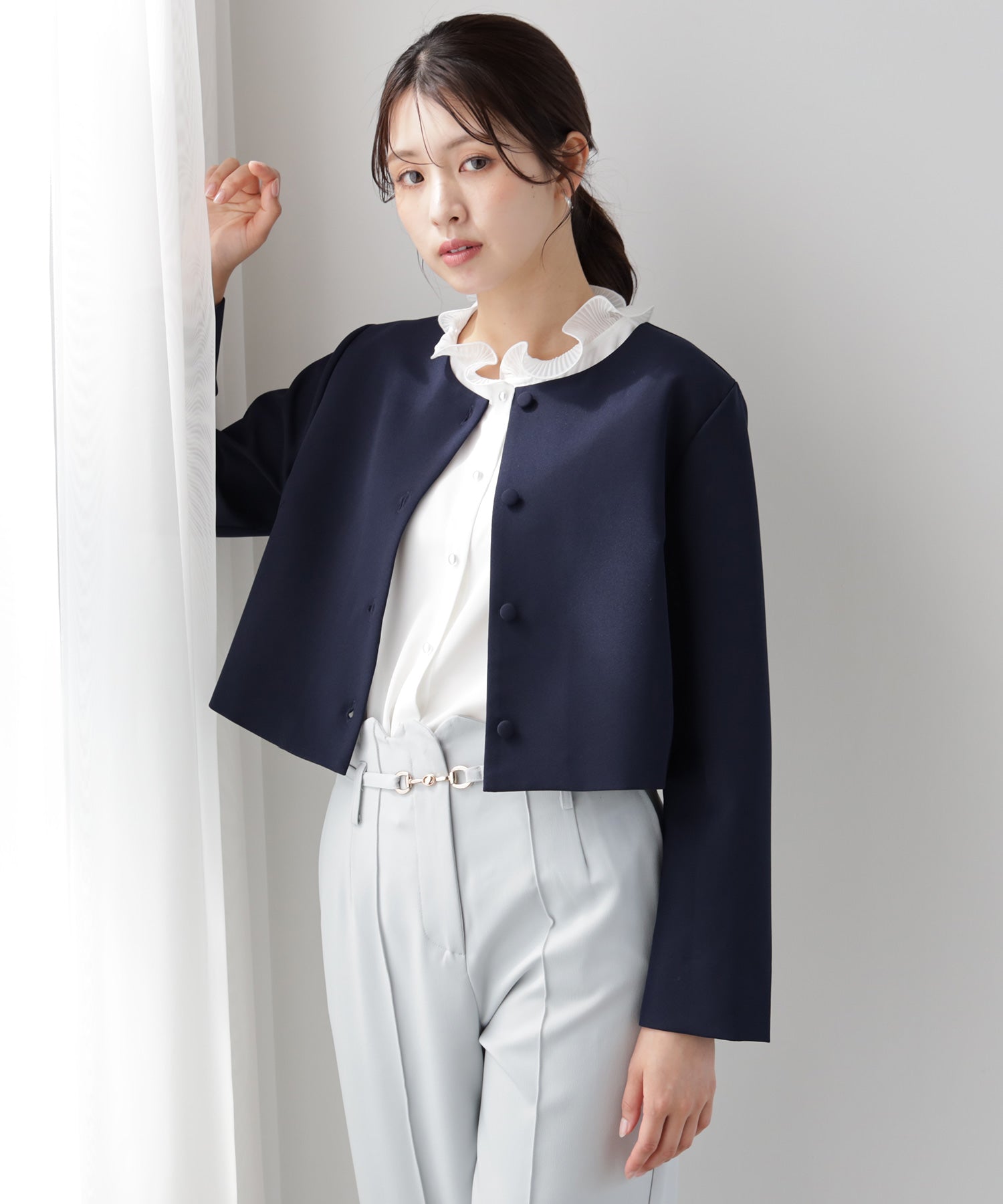 喪服にも使えるノーカラージャケット
dsy0140 ネイビー