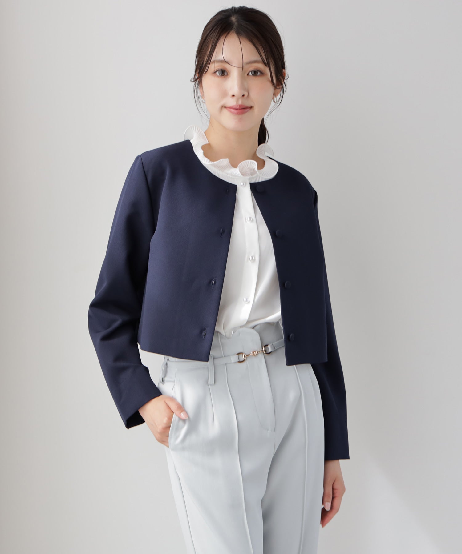 喪服にも使えるノーカラージャケット
dsy0140 ネイビー