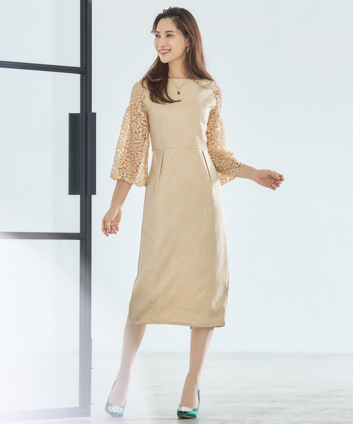レース七分袖×ダマスク柄ワンピースドレス結婚式ワンピース・お呼ばれパーティードレスcy88218-s-beige