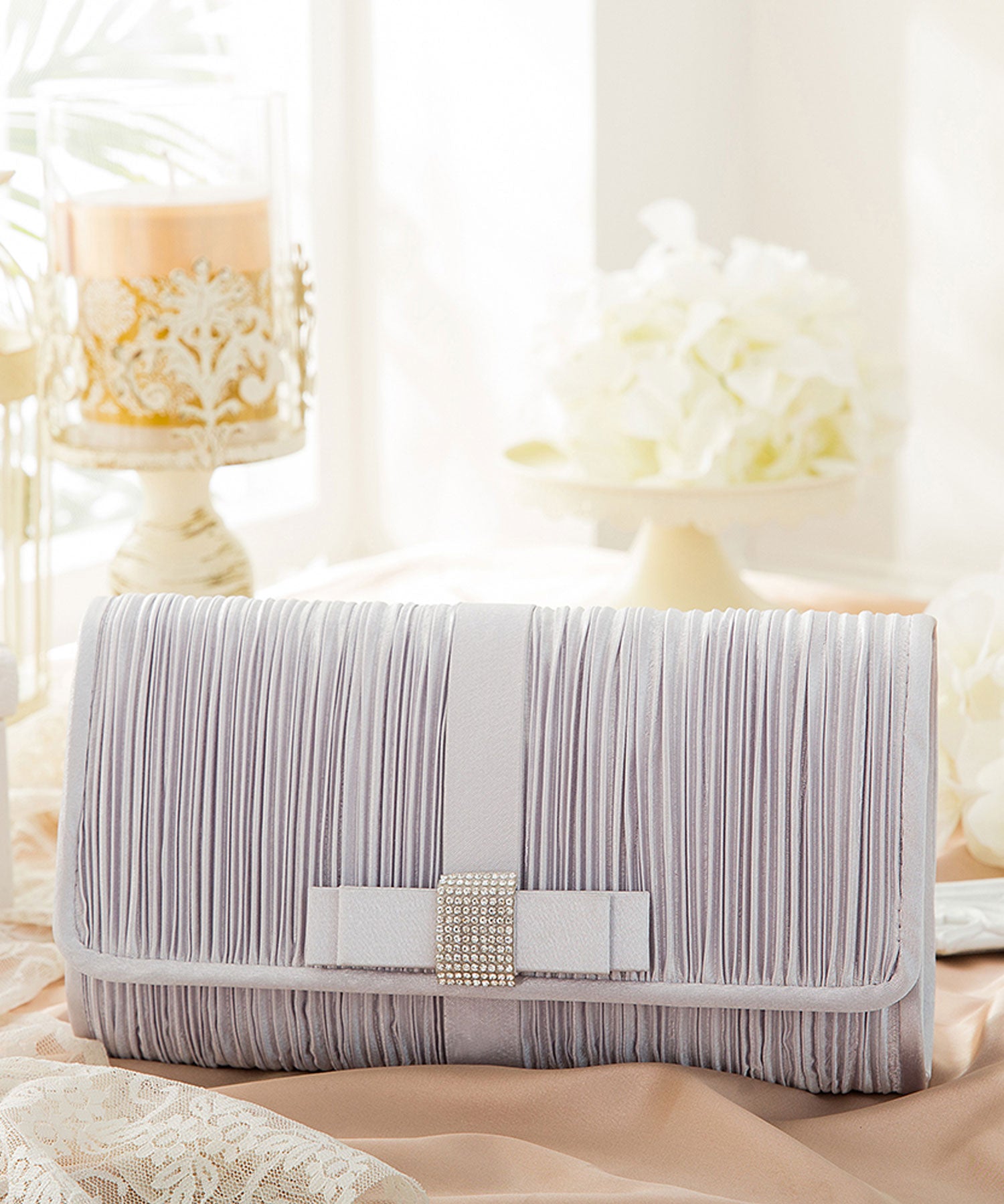 【結婚式・お呼ばれに使えるパーティーバッグ】ビジューラディアルサテンプリーツクラッチバッグcyb5528-f-silver