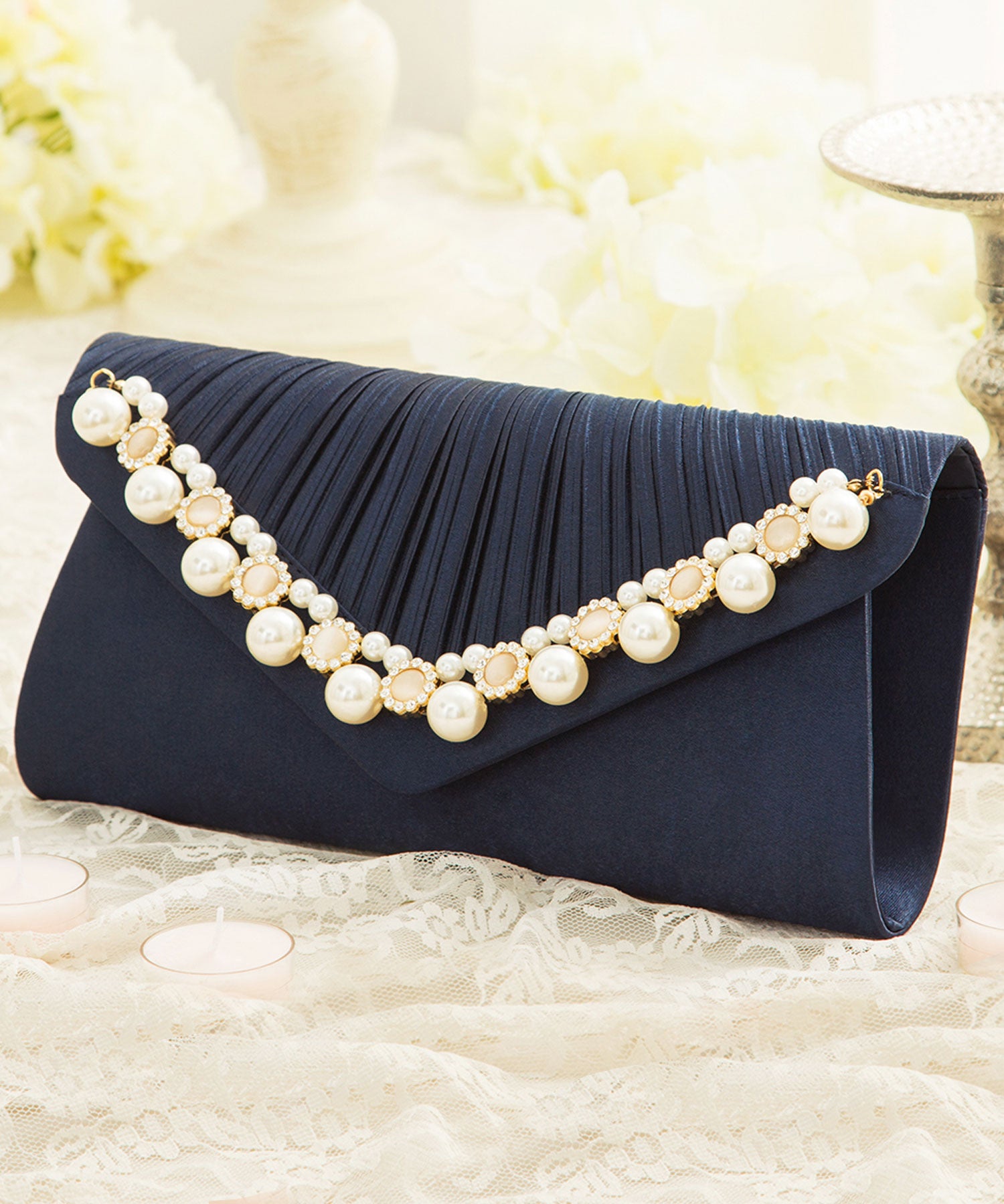 【結婚式・お呼ばれ対応パーティーバッグ】プリーツパールビジューレター型クラッチバッグcyb5532-f-navy