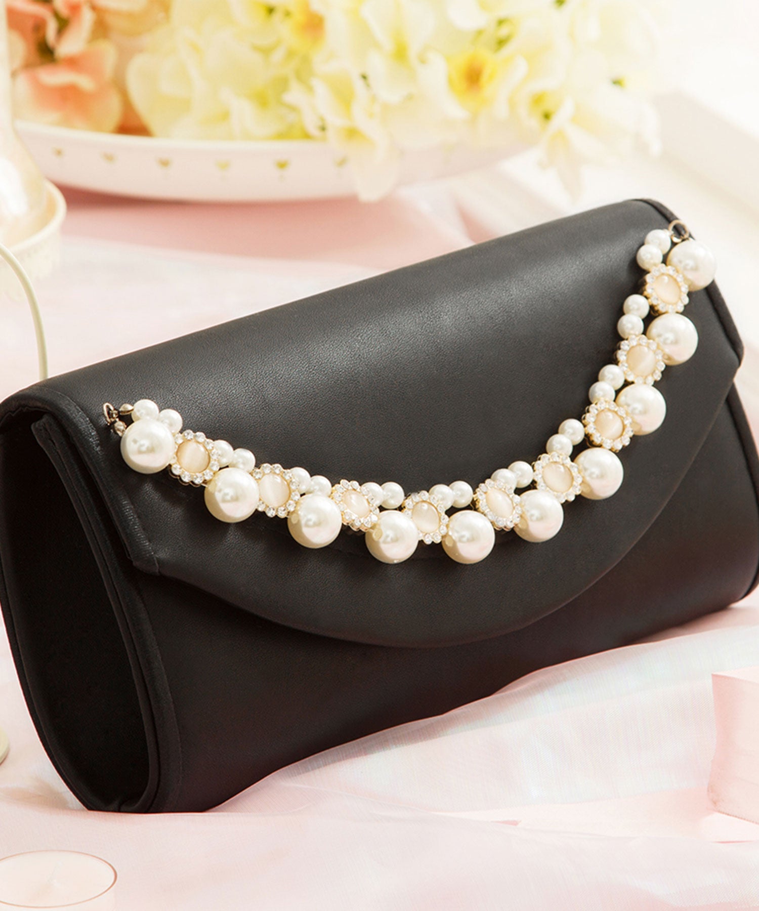 【結婚式・お呼ばれに使えるパーティーバッグ】パールビジューラディアルサテンクラッチバッグcyb5558-f-black