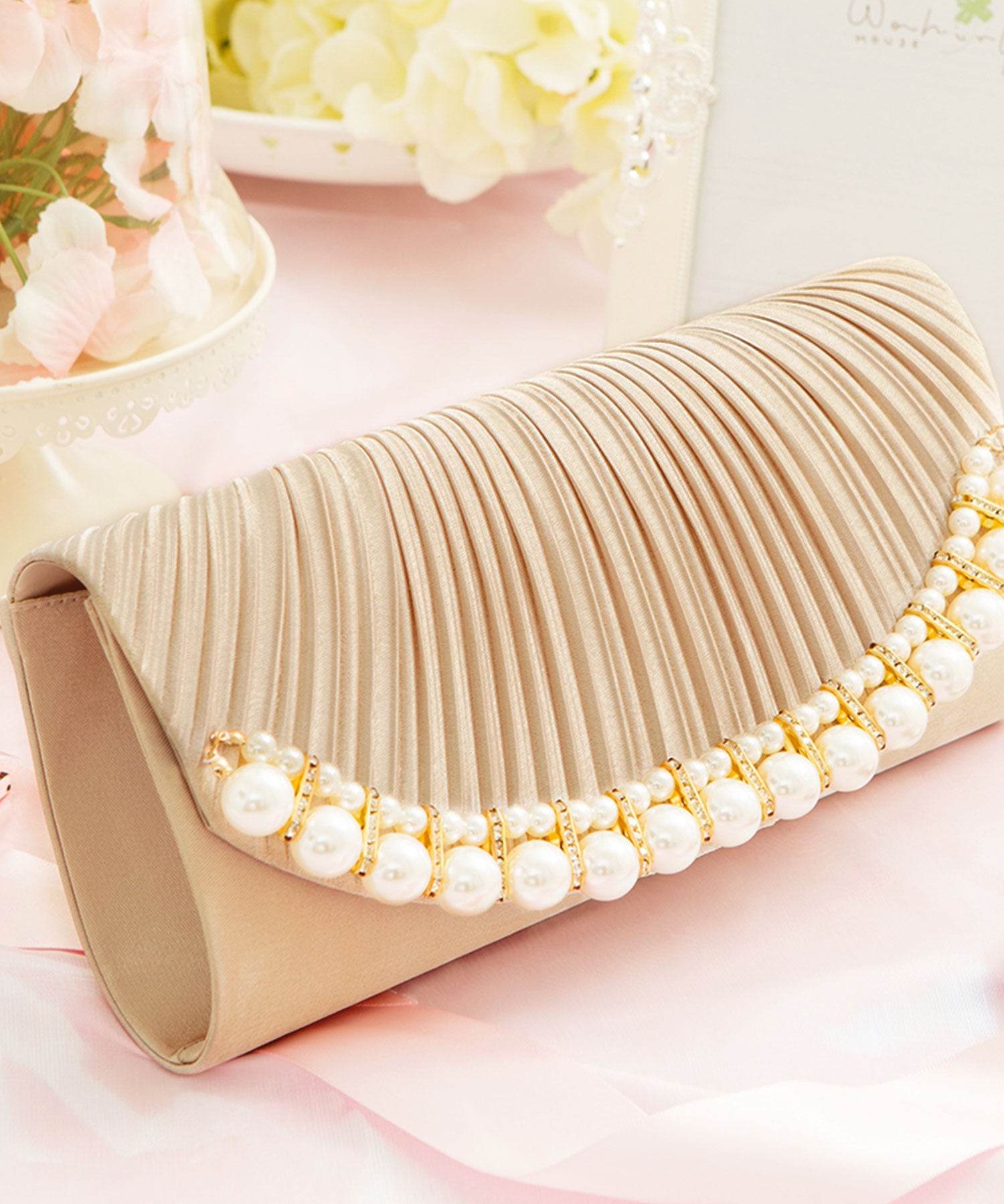 【結婚式・お呼ばれに使えるパーティーバッグ】パールビジューラディアルサテンクラッチバッグcyb5559-f-beige