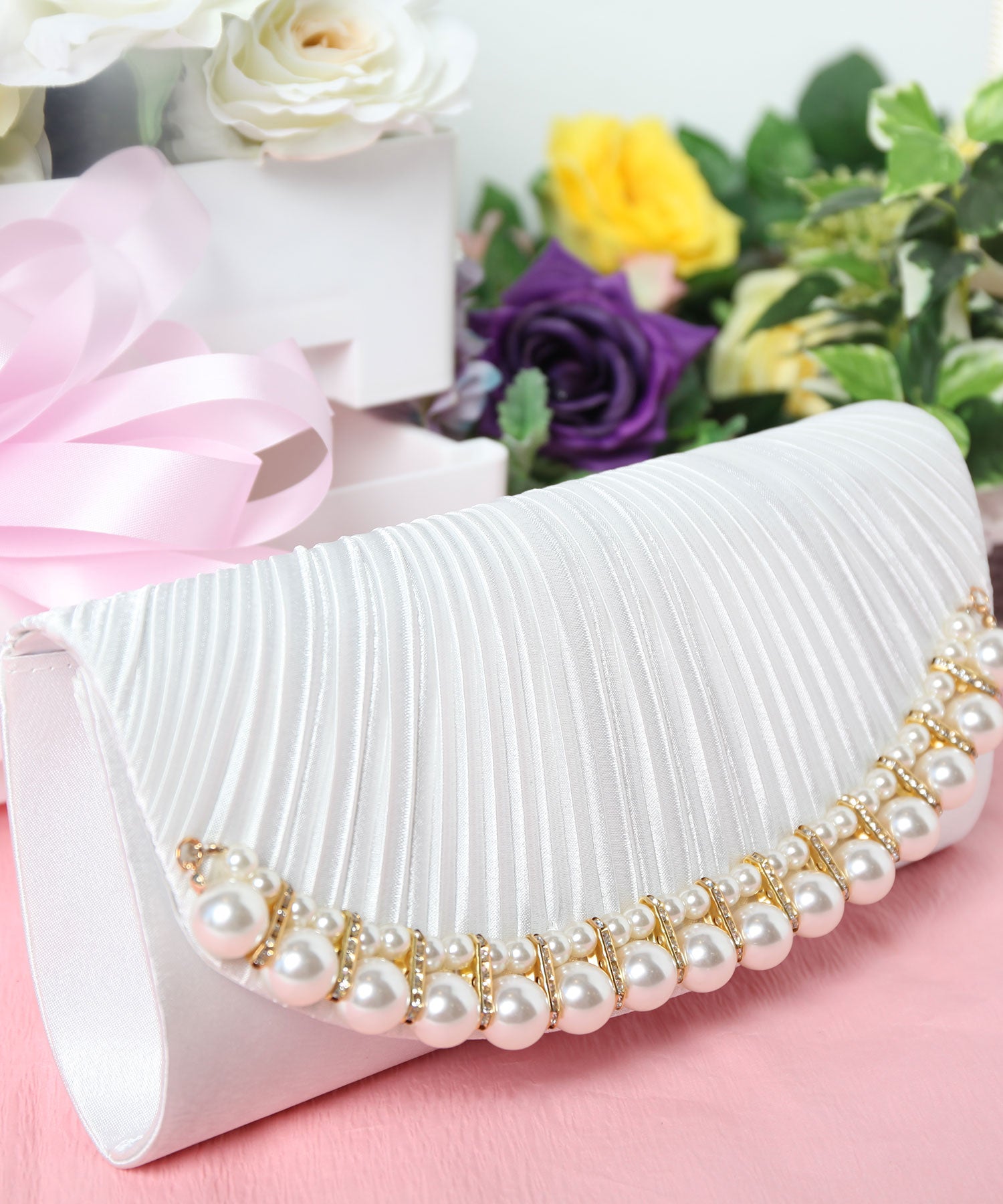 【結婚式・お呼ばれに使えるパーティーバッグ】パールビジューラディアルサテンクラッチバッグcyb5559-f-white