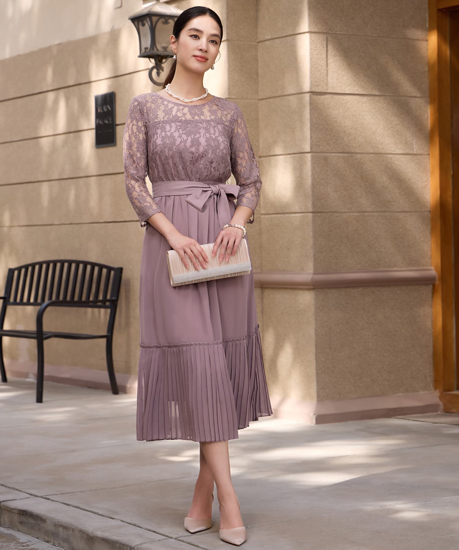 〔ラフェスタシック〕グレージュ系ラメ総レースワンピース ドレス ラピーヌ 13 ラフェスタシック〕グレージュ系ラメ総レースワンピース ドレス