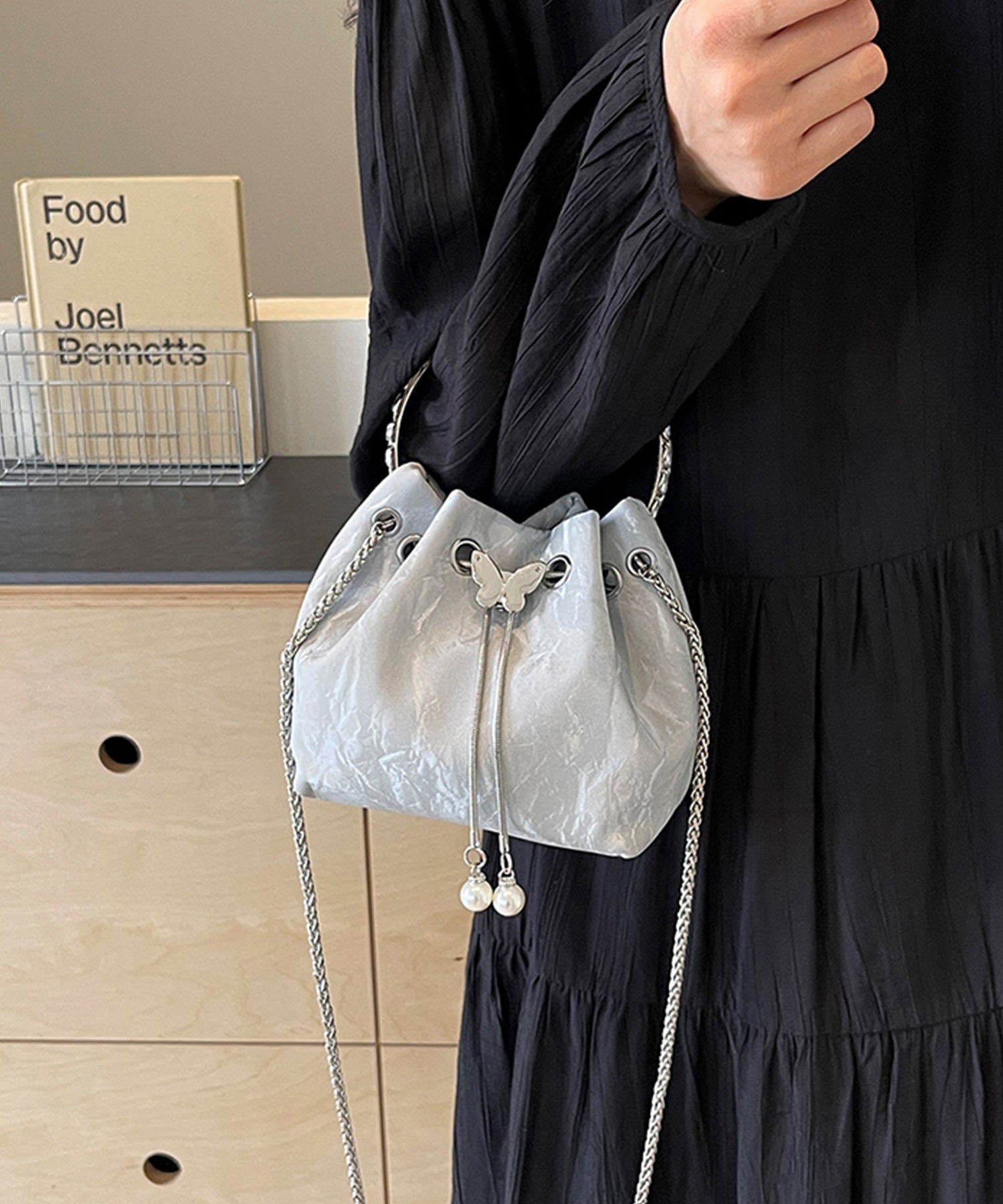 蝶チャームが映えるバッグ 結婚式dsb0018-101-18