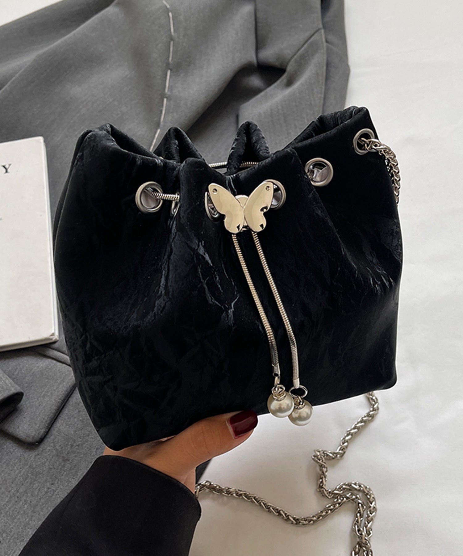 蝶チャームが映えるバッグ 結婚式dsb0018 ブラック – [公式]DRESS+