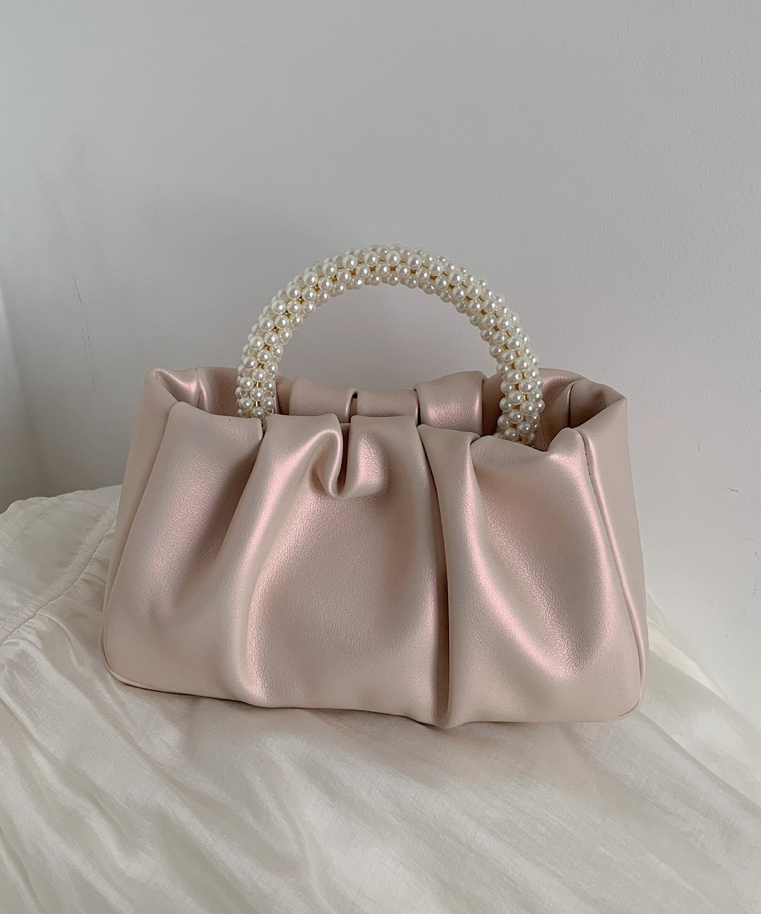 ギャザーデザインのパールハンドル付きバッグ dsb0020 ピンク