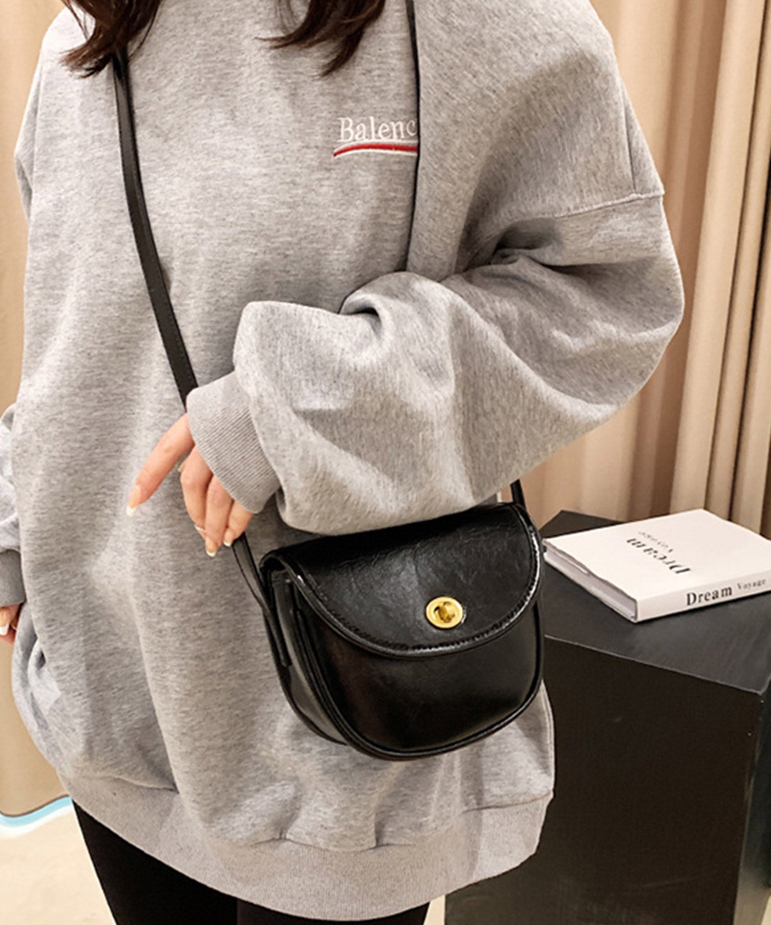 ラウンドフラップ ショルダーバッグdsb0024 ブラック