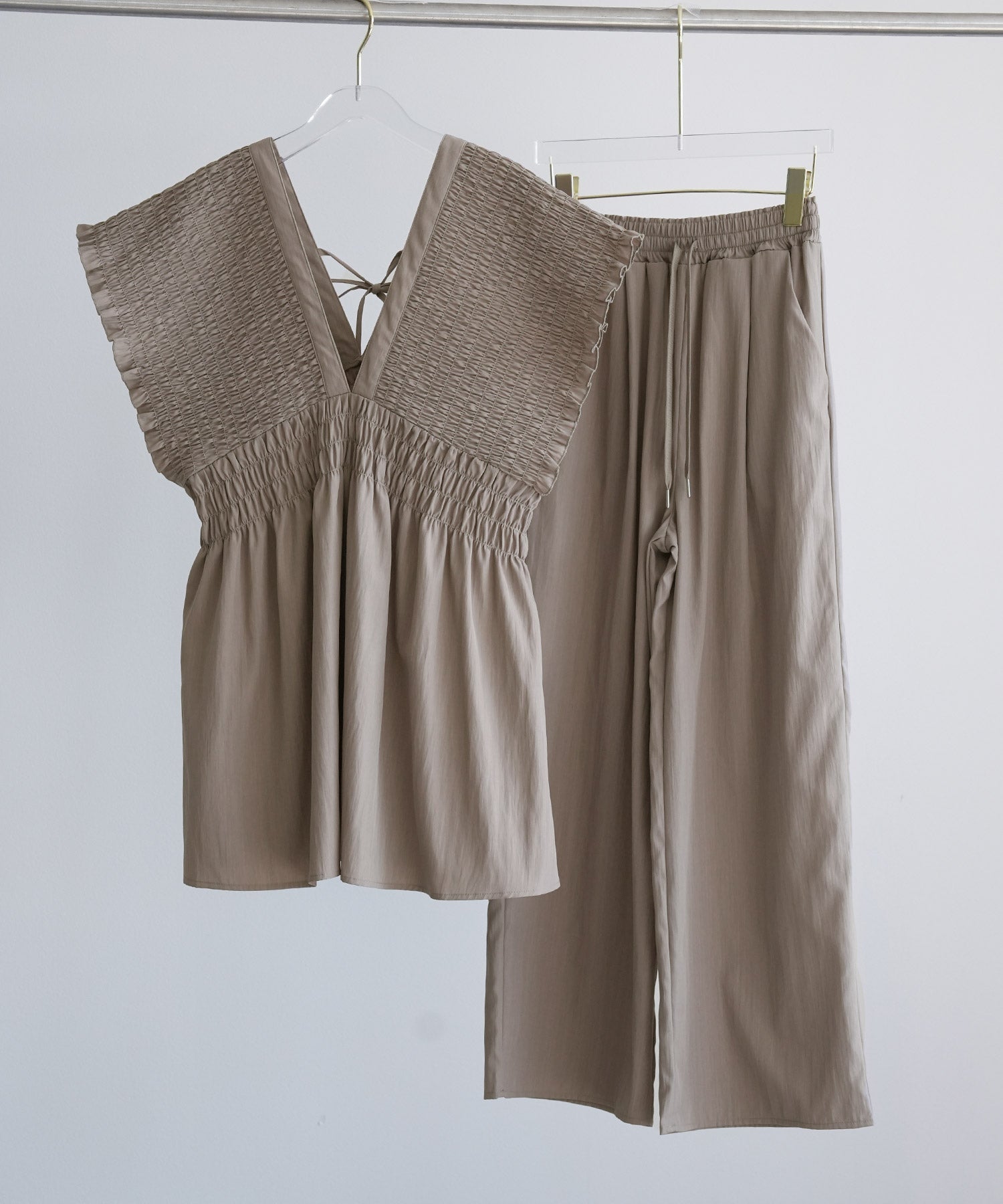 楊柳素材が涼しげなセットアップdsrb4517 ダークベージュ