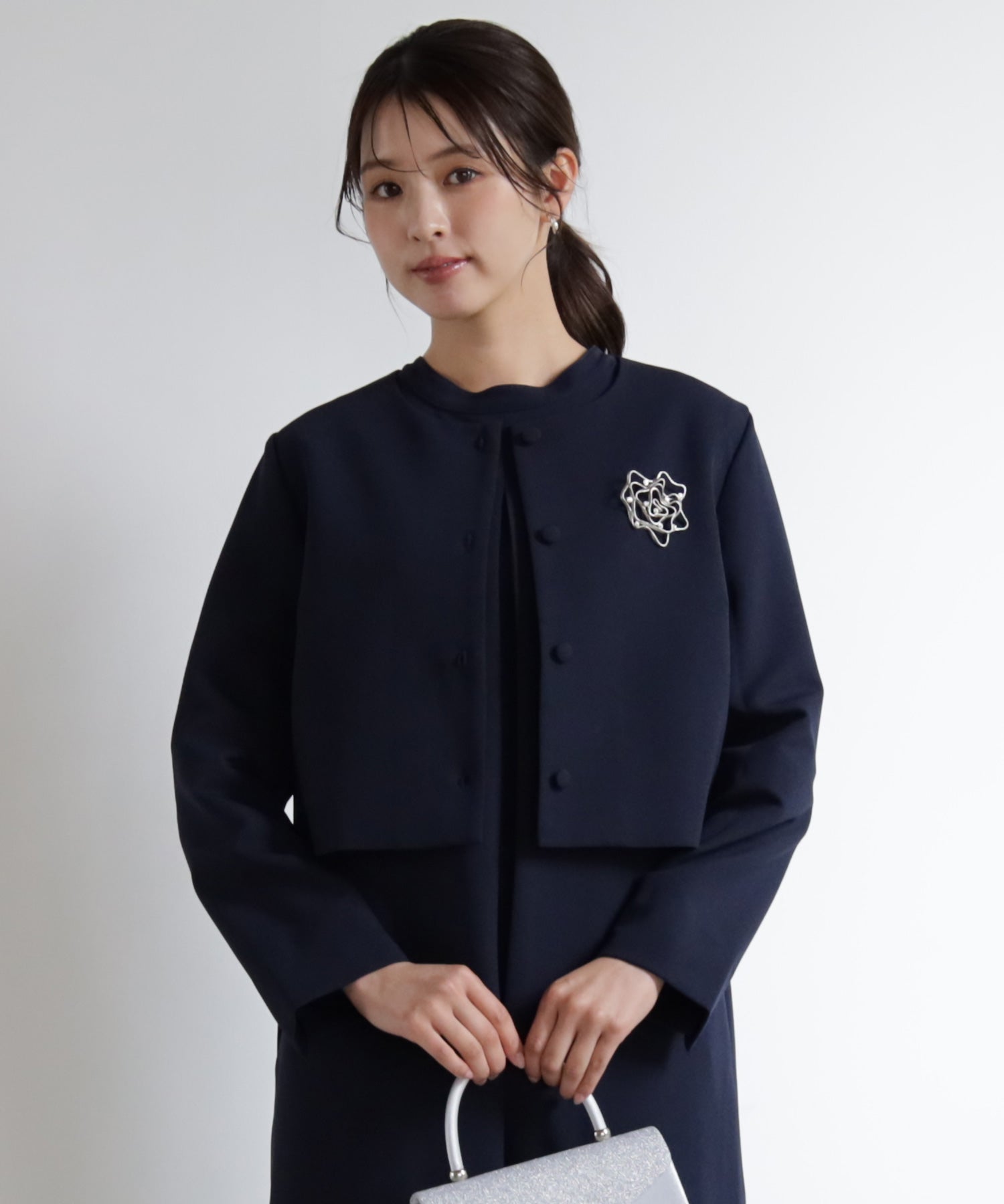 喪服にも使えるノーカラージャケット







dsy0140 ネイビー