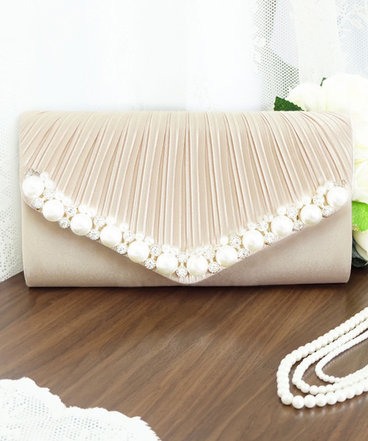 【結婚式・お呼ばれに使えるパーティーバッグ】パールビジューラディアルサテンプリーツクラッチバッグcyb5516-f-apricot