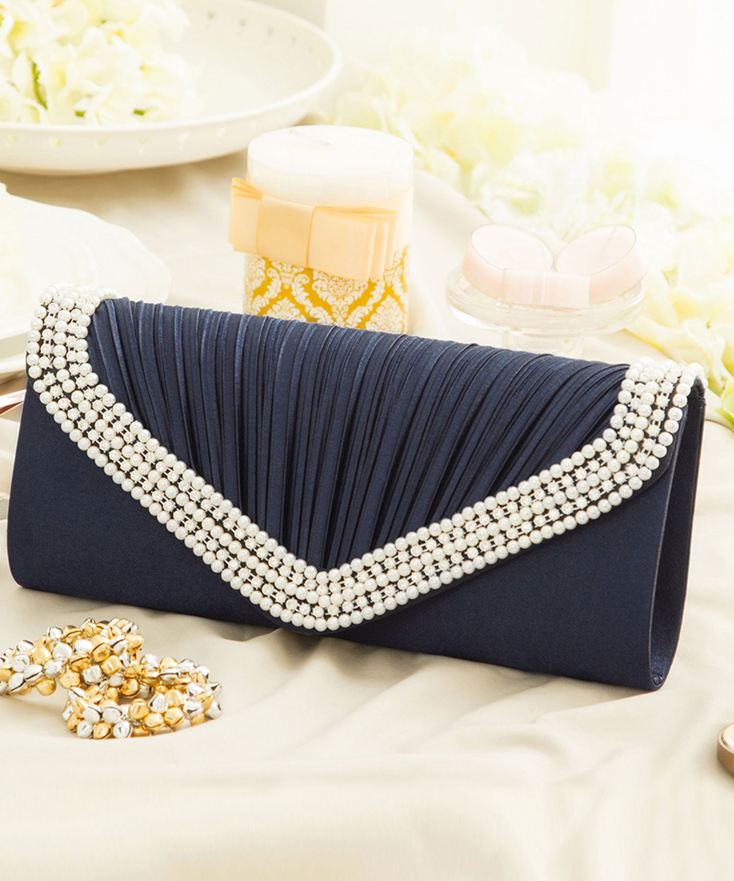 【結婚式・お呼ばれに使えるパーティーバッグ】プリーツラインパール＆ストーンパーティークラッチバッグcyb5536-f-navy