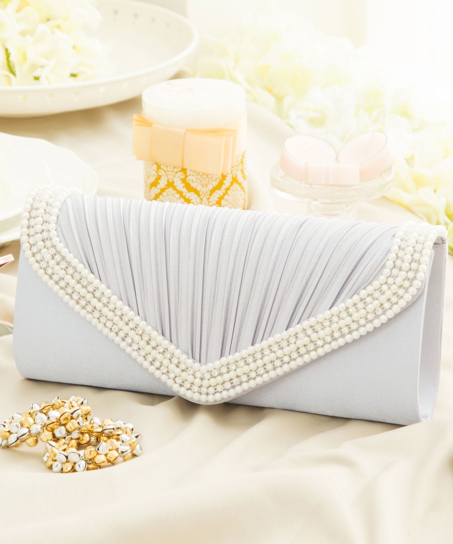 【結婚式・お呼ばれに使えるパーティーバッグ】プリーツラインパール＆ストーンパーティークラッチバッグcyb5536-f-silver