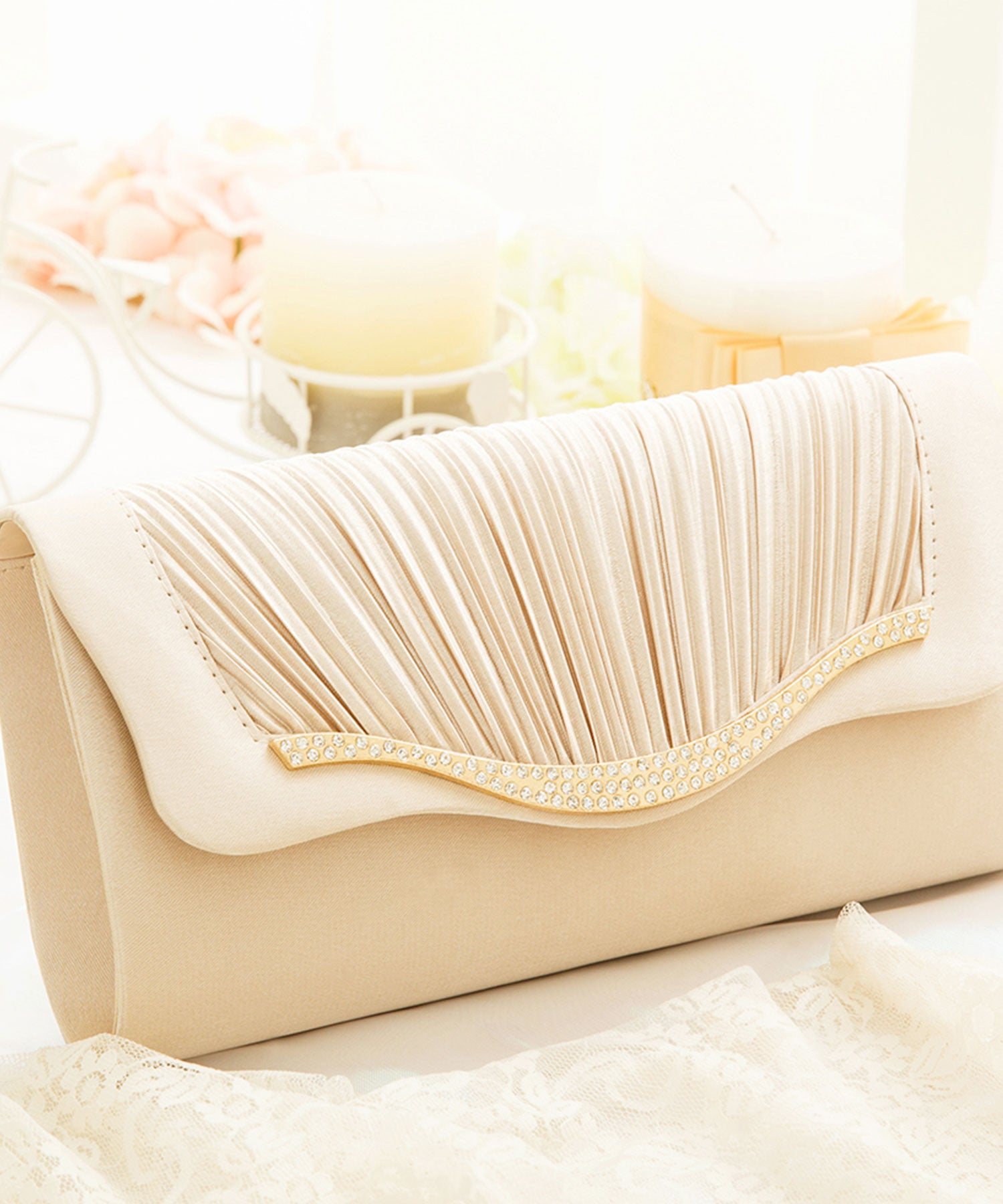 【結婚式・お呼ばれに使えるパーティーバッグ】ビジューラディアルサテンプリーツクラッチバッグcyb5557-f-beige